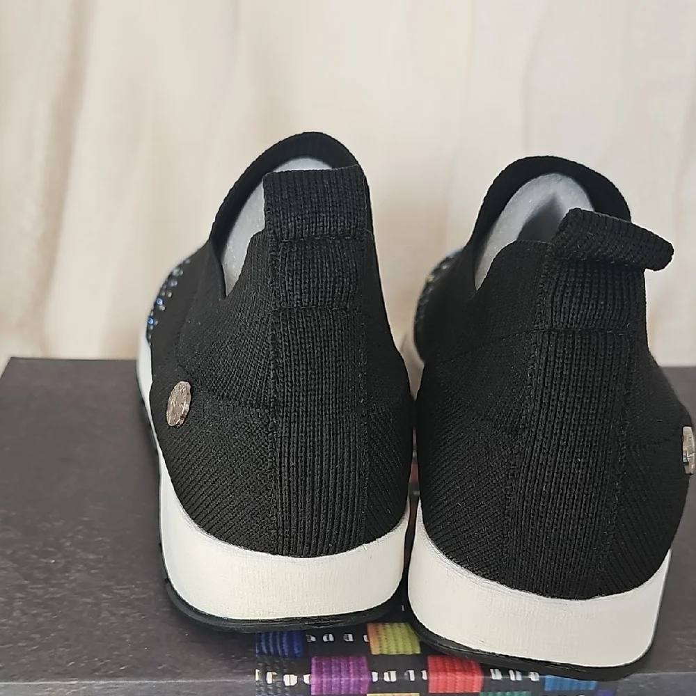 bernie mev. Black and White Women's Sneakers